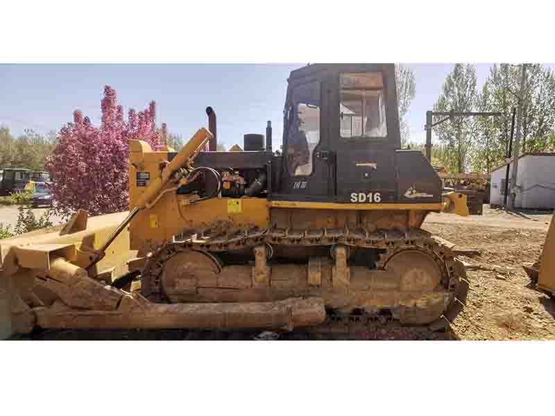 A regular customer in Ghana ordered a ShanTui SD16 bulldozer